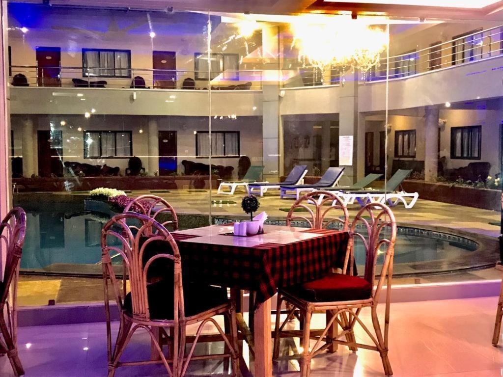 The Center Court Resort & Spa วาร์กา ภายนอก รูปภาพ